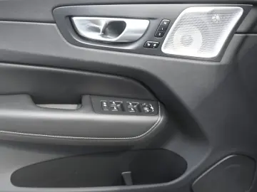 VOLVO XC60 UltimateDark AWD MASS LUFT HUD B&W 22  360