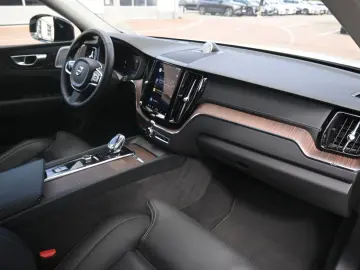 VOLVO XC60 UltimateDark AWD MASS LUFT HUD B&W 22  360