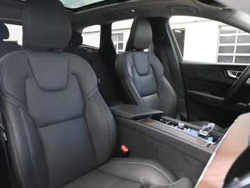 VOLVO XC60 UltimateDark AWD MASS LUFT HUD B&W 22  360