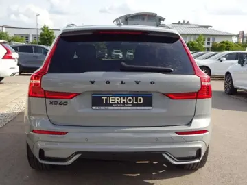 VOLVO XC60 B4 Ultimate Dark Luftfw Standhz HUD Pano HK