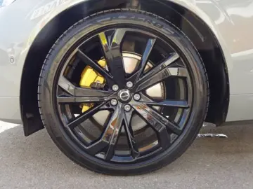 VOLVO XC60 B4 Ultimate Dark Luftfw Standhz HUD Pano HK