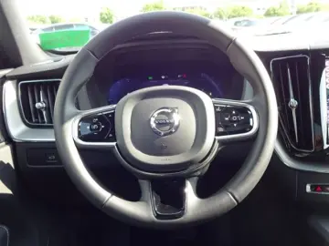 VOLVO XC60 B4 Ultimate Dark Luftfw Standhz HUD Pano HK