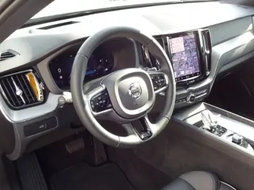 VOLVO XC60 B4 Ultimate Dark Luftfw Standhz HUD Pano HK