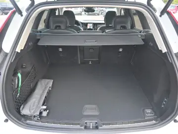 VOLVO XC60 B4 D AWD Ultimate Dark STDHZG 360  LUFT ACC