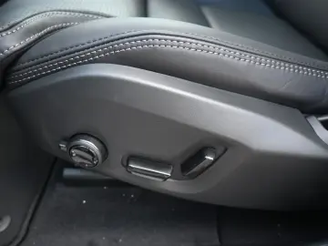 VOLVO XC60 B4 D AWD Ultimate Dark STDHZG 360  LUFT ACC