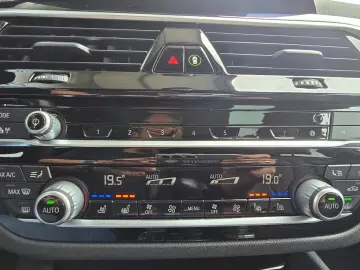 BMW 520d Sport Line NAPPA HUD AHK 360 ACC SHD HIFI