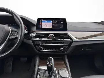 BMW 530 e Luxury Line LEDER SHZ KAM HUD NAV LED 93 3