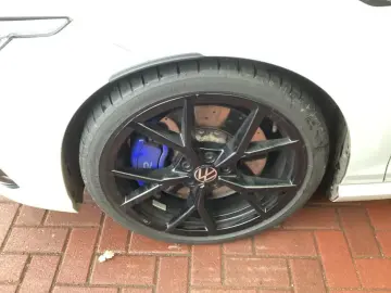 VW Golf VIII R 2.0 TSI 4M VIRTUAL R-CAM 19 ALU MATR