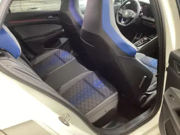 VW Golf VIII R 2.0 TSI 4M VIRTUAL R-CAM 19 ALU MATR