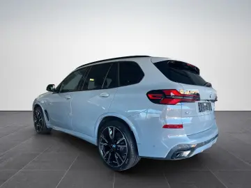 BMW X5 xDrive 30d M-SPORT PRO AHK PANO 7-S STAND-HZ