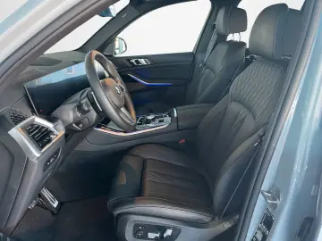 BMW X5 xDrive 30d M-SPORT PRO AHK PANO 7-S STAND-HZ