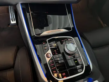 BMW X5 xDrive 30d M-SPORT PRO AHK PANO 7-S STAND-HZ