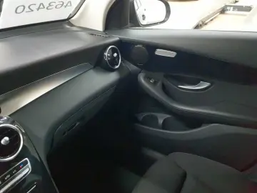 MERCEDES-BENZ GLC 300 e 4M- AHK BusiP AssiP KomfP KAM