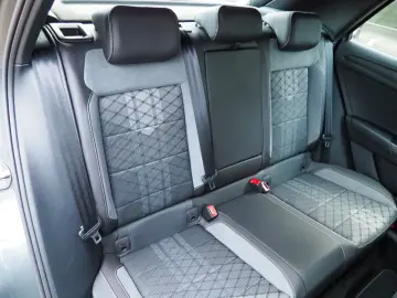 VW T-Roc 1.5 TSI DSG R-Line IQ.LIGHT  AHK  NAVI