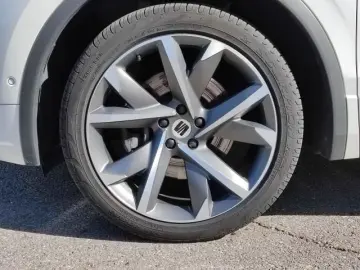 SEAT TARRACO FR 2.0 TDI DSG 4DRIVE NAVI SITZHEI. DAB