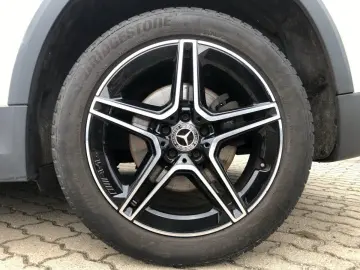 MERCEDES-BENZ GLA 220 d AMG-Line Burm MBeam TWA Night Sitzhz