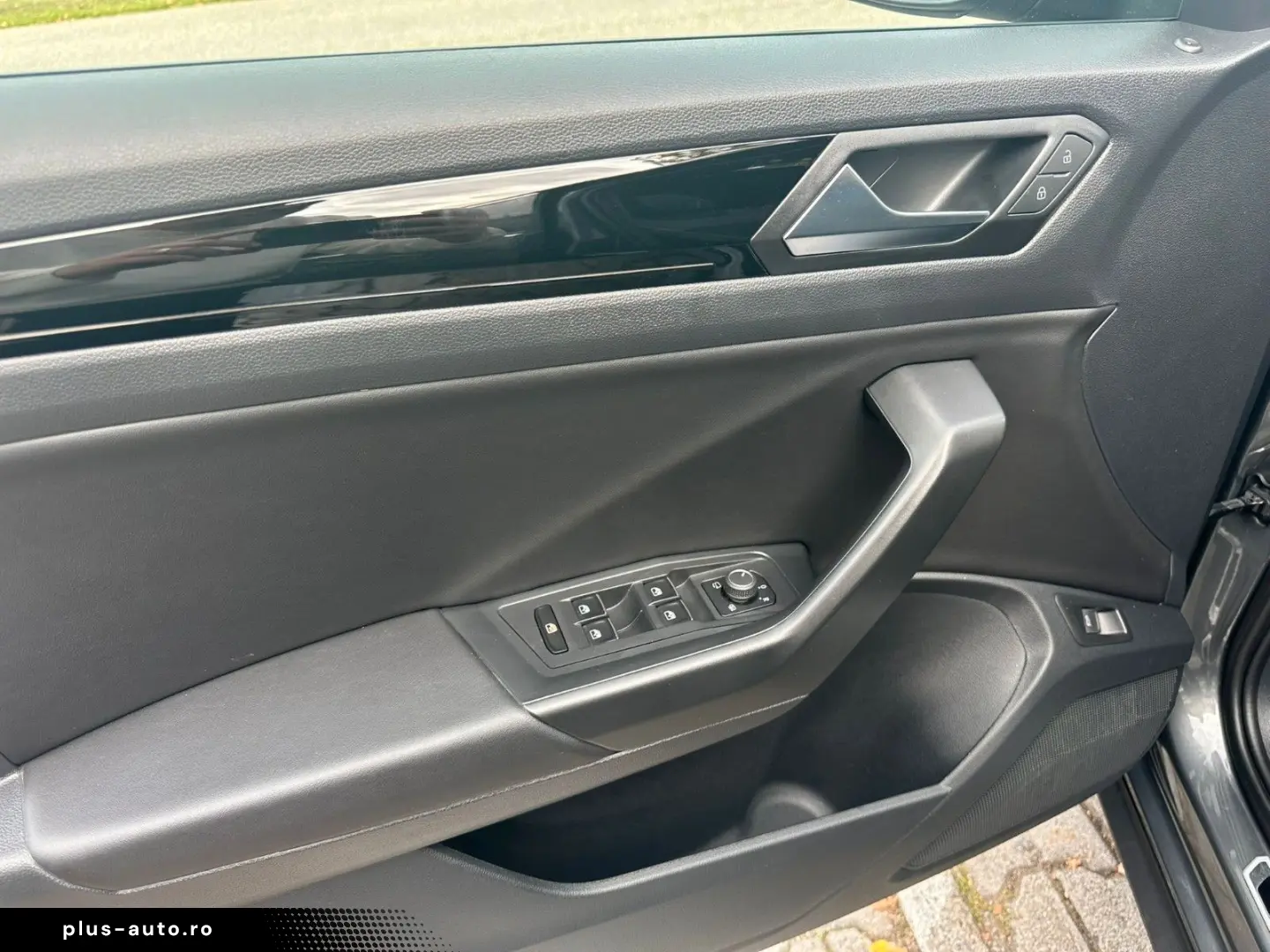 VW T-Roc 2.0 TSI OPF DSG 4MOTION R PANO ACC AHK