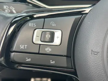 VW T-Roc 2.0 TSI OPF DSG 4MOTION R PANO ACC AHK