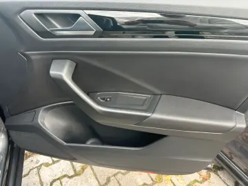 VW T-Roc 2.0 TSI OPF DSG 4MOTION R PANO ACC AHK