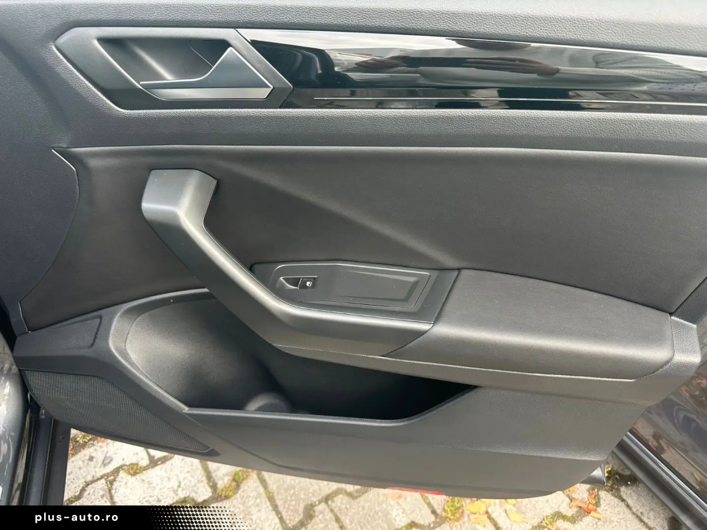 VW T-Roc 2.0 TSI OPF DSG 4MOTION R PANO ACC AHK