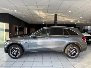 MERCEDES-BENZ GLC 300 de 4M AMG-LINE DISTR PANO MEMORY AHK