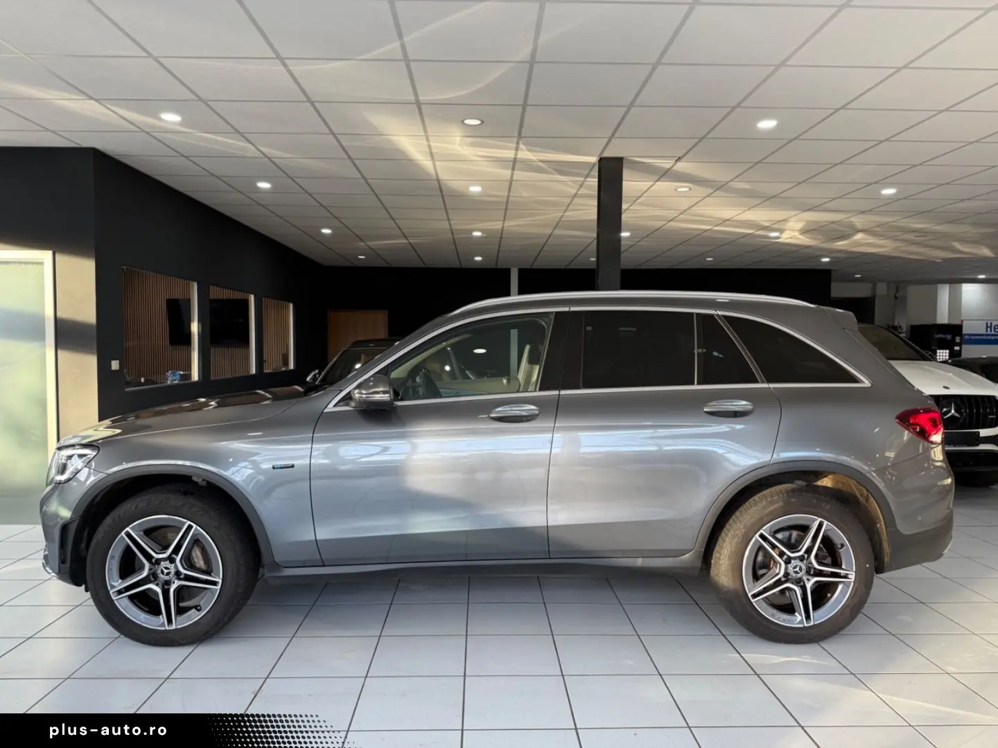 MERCEDES-BENZ GLC 300 de 4M AMG-LINE DISTR PANO MEMORY AHK