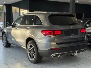 MERCEDES-BENZ GLC 300 de 4M AMG-LINE DISTR PANO MEMORY AHK