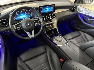 MERCEDES-BENZ GLC 300 de 4M AMG-LINE DISTR PANO MEMORY AHK