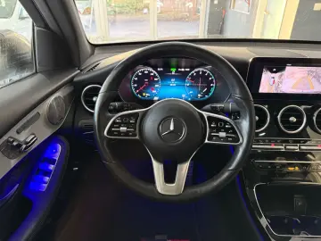 MERCEDES-BENZ GLC 300 de 4M AMG-LINE DISTR PANO MEMORY AHK