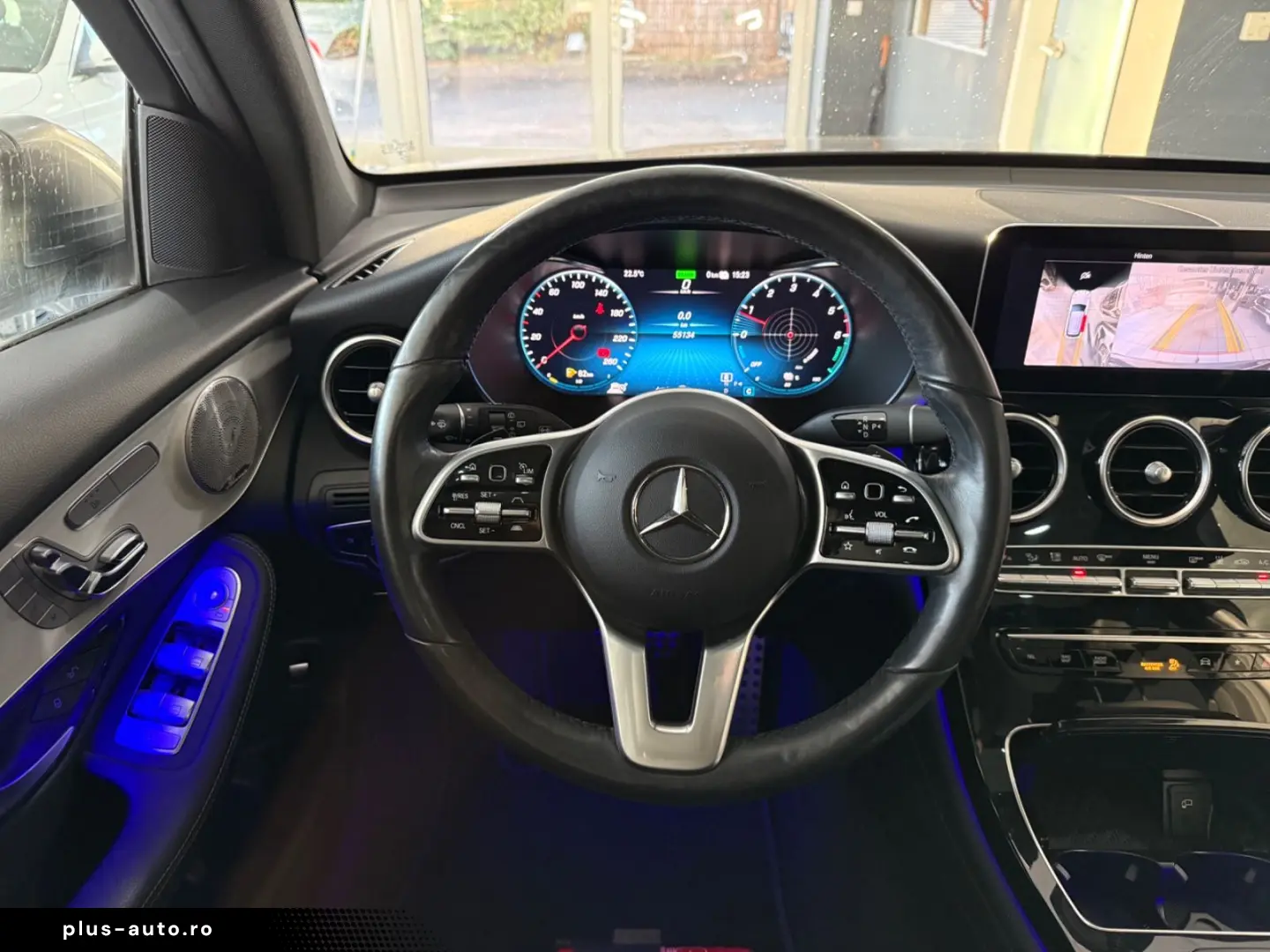 MERCEDES-BENZ GLC 300 de 4M AMG-LINE DISTR PANO MEMORY AHK