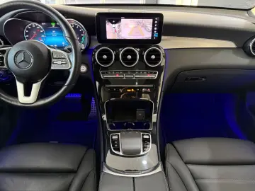 MERCEDES-BENZ GLC 300 de 4M AMG-LINE DISTR PANO MEMORY AHK