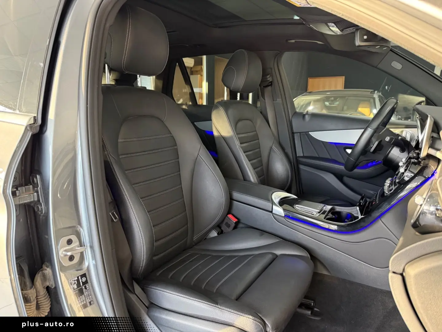 MERCEDES-BENZ GLC 300 de 4M AMG-LINE DISTR PANO MEMORY AHK