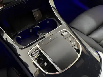 MERCEDES-BENZ GLC 300 de 4M AMG-LINE DISTR PANO MEMORY AHK