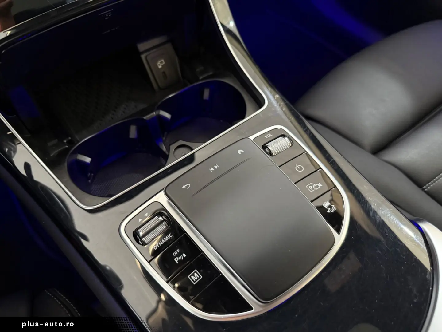 MERCEDES-BENZ GLC 300 de 4M AMG-LINE DISTR PANO MEMORY AHK