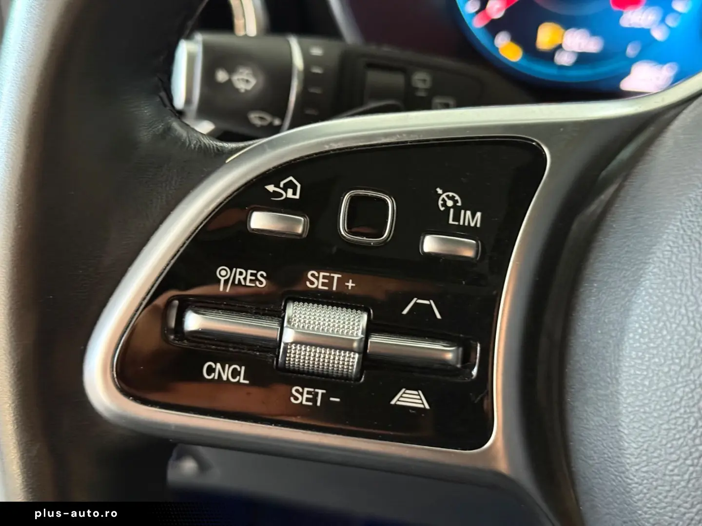 MERCEDES-BENZ GLC 300 de 4M AMG-LINE DISTR PANO MEMORY AHK