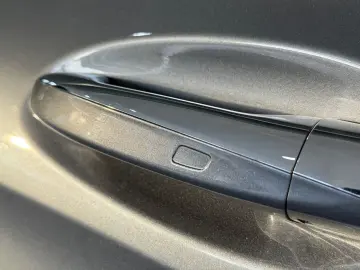 MERCEDES-BENZ GLC 300 de 4M AMG-LINE DISTR PANO MEMORY AHK