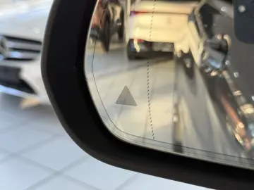 MERCEDES-BENZ GLC 300 de 4M AMG-LINE DISTR PANO MEMORY AHK