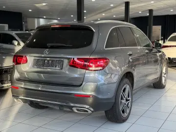 MERCEDES-BENZ GLC 300 de 4M AMG-LINE DISTR PANO MEMORY AHK