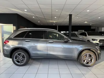 MERCEDES-BENZ GLC 300 de 4M AMG-LINE DISTR PANO MEMORY AHK
