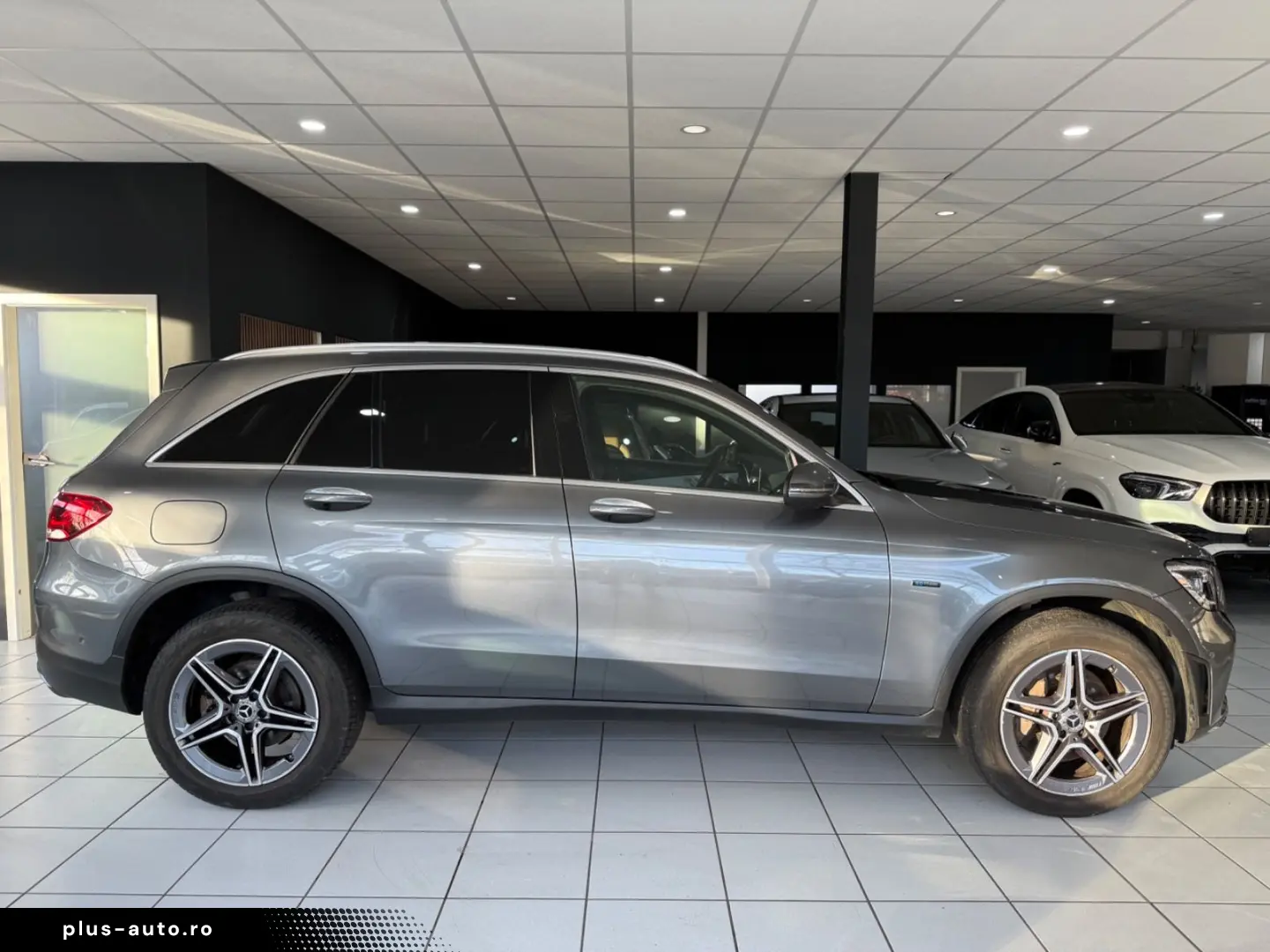 MERCEDES-BENZ GLC 300 de 4M AMG-LINE DISTR PANO MEMORY AHK