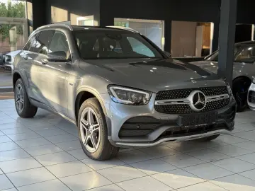 MERCEDES-BENZ GLC 300 de 4M AMG-LINE DISTR PANO MEMORY AHK
