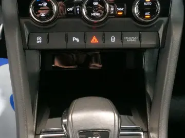 SKODA Karoq Sportline 1.5 TSI ACC LED Virtual Cockpit