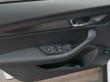 SKODA Karoq Sportline 1.5 TSI ACC LED Virtual Cockpit