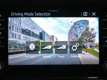 SKODA Karoq Sportline 1.5 TSI ACC LED Virtual Cockpit