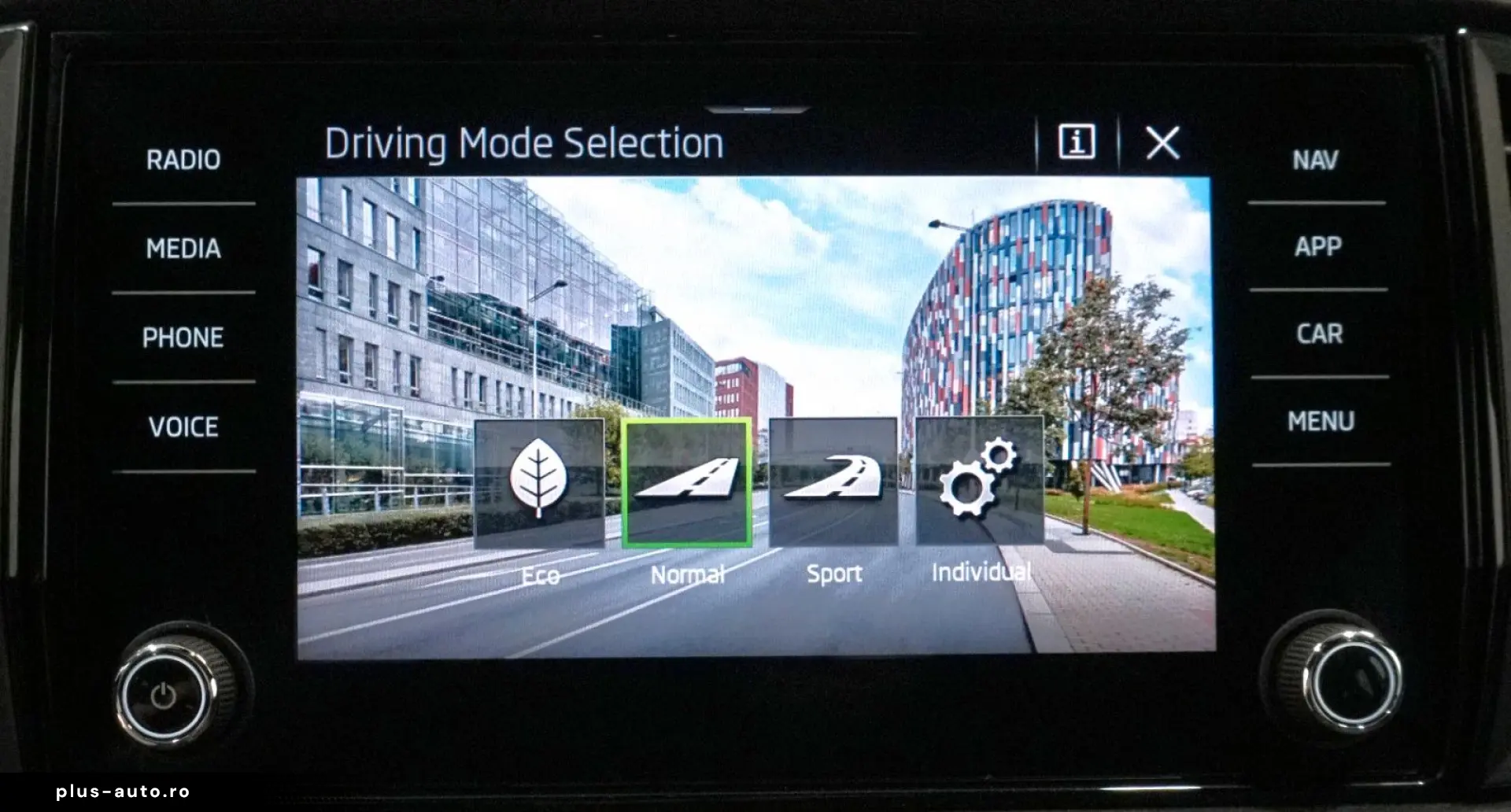 SKODA Karoq Sportline 1.5 TSI ACC LED Virtual Cockpit