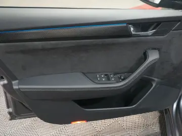 SKODA Superb Lim. 2.0 TSI Sportline 4x4 TEMP MATRIX VC