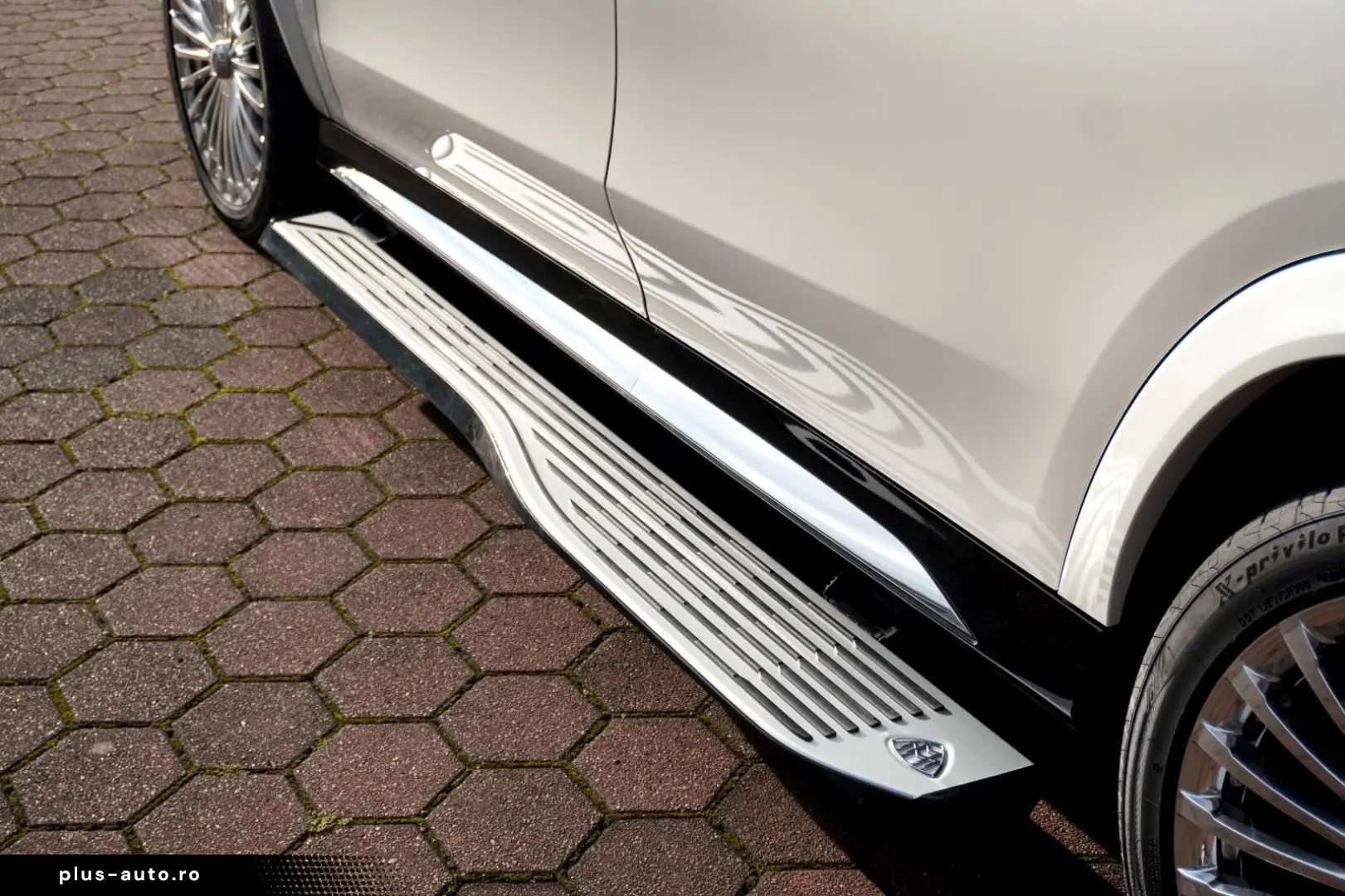 MAYBACH GLS 600 MANUFAKTUR HIGH-CLASS FOND TV 23