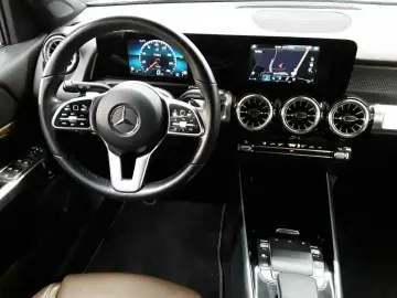MERCEDES-BENZ GLB220d-Progressive AHK Beam BusiP AssiP