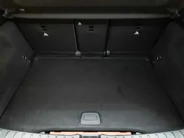 MERCEDES-BENZ GLA 250 e 8G-AMG Beam BusiP AssiP Sound