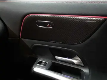 MERCEDES-BENZ GLA 250 e 8G-AMG Beam BusiP AssiP Sound